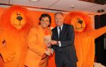 Amsterdam 15 mei 2012
Rene Froger krijgt uit handen van ING CEO Nick Jue de eerste oranje single overhandigt en de nieuweste commercial van ING ivm het EK wordt getoond .
Peter Smulders bv