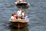 Amsterdam 28 mei 2012
Robert Doornbos en zijn verloofde Chantal Bles met haar vader Jos en moeder aan het varen op de amsterdamse grachten.
Peter Smulders bv