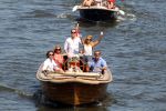 Amsterdam 28 mei 2012
Robert Doornbos en zijn verloofde Chantal Bles met haar vader Jos en moeder aan het varen op de amsterdamse grachten.
Peter Smulders bv