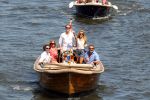 Amsterdam 28 mei 2012
Robert Doornbos en zijn verloofde Chantal Bles met haar vader Jos en moeder aan het varen op de amsterdamse grachten.
Peter Smulders bv