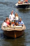 Amsterdam 28 mei 2012
Robert Doornbos en zijn verloofde Chantal Bles met haar vader Jos en moeder aan het varen op de amsterdamse grachten.
Peter Smulders bv