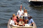 Amsterdam 28 mei 2012
Robert Doornbos en zijn verloofde Chantal Bles met haar vader Jos en moeder aan het varen op de amsterdamse grachten.
Peter Smulders bv