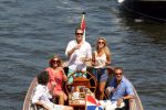 Amsterdam 28 mei 2012
Robert Doornbos en zijn verloofde Chantal Bles met haar vader Jos en moeder aan het varen op de amsterdamse grachten.
Peter Smulders bv
