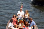Amsterdam 28 mei 2012
Robert Doornbos en zijn verloofde Chantal Bles met haar vader Jos en moeder aan het varen op de amsterdamse grachten.
Peter Smulders bv