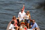 Amsterdam 28 mei 2012
Robert Doornbos en zijn verloofde Chantal Bles met haar vader Jos en moeder aan het varen op de amsterdamse grachten.
Peter Smulders bv