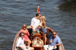Amsterdam 28 mei 2012
Robert Doornbos en zijn verloofde Chantal Bles met haar vader Jos en moeder aan het varen op de amsterdamse grachten.
Peter Smulders bv