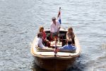 Amsterdam 28 mei 2012
Robert Doornbos en zijn verloofde Chantal Bles met haar vader Jos en moeder aan het varen op de amsterdamse grachten.
Peter Smulders bv