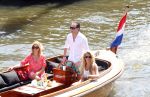 Amsterdam 28 mei 2012
Robert Doornbos en zijn verloofde Chantal Bles met haar vader Jos en moeder aan het varen op de amsterdamse grachten.
Peter Smulders bv