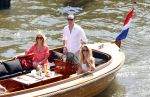 Amsterdam 28 mei 2012
Robert Doornbos en zijn verloofde Chantal Bles met haar vader Jos en moeder aan het varen op de amsterdamse grachten.
Peter Smulders bv