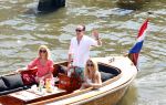 Amsterdam 28 mei 2012
Robert Doornbos en zijn verloofde Chantal Bles met haar vader Jos en moeder aan het varen op de amsterdamse grachten.
Peter Smulders bv