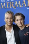 Rotterdam, 16 Juni 2012
Premiere Musical Little Mermaid in het Nieuwe Luxor theater
Robert Schoemacher met zijn zoon Moos Schoemacher
Foto Peter Smulders BV