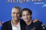 Rotterdam, 16 Juni 2012
Premiere Musical Little Mermaid in het Nieuwe Luxor theater
Robert Schoemacher met zijn zoon Moos Schoemacher
Foto Peter Smulders BV