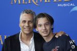 Rotterdam, 16 Juni 2012
Premiere Musical Little Mermaid in het Nieuwe Luxor theater
Robert Schoemacher met zijn zoon Moos Schoemacher
Foto Peter Smulders BV