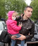 Amsterdam 4 juni 2012
Vertrek Nederlands elftal v.a. het Hilton hotel naar het EK in Oekraine en Polen.
Robin v Persie met zijn gezin
Peter Smulders bv
