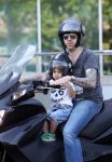 Amsterdam 25 mei 2012
Ruud de Wild met zijn zoontje Johnny samen op de motor.
Peter Smulders bv