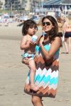 Noordwijk 26 m ei 2012
Connie Breukhoven met dochter Shanna en kleinkinderen Semmy en Soraiya op het strand bij hotel huis ter duin.
Peter Smulders bv