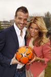 Amsterdam, 3 Mei 2012 Presentatie Nieuw Magazine RAFAEL in Cafe Vak zuid, Olympisch Stadion.
Rafel v d Vaart samen met zijn vrouw Sylvie v d Vaart
Foto Peter Smulders BV