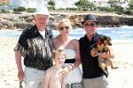 ibiza 1 mei 2012
Sonja Bakker met haar kinderen vader en vriend Jan en zijn dochter op vakantie op ibiza. Ook hun hondje hadden ze mee genomen.
Peter Smulders bv