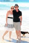 ibiza 1 mei 2012
Sonja Bakker met haar kinderen vader en vriend Jan en zijn dochter op vakantie op ibiza. Ook hun hondje hadden ze mee genomen.
Peter Smulders bv