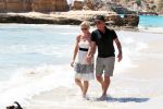 ibiza 1 mei 2012
Sonja Bakker met haar kinderen vader en vriend Jan en zijn dochter op vakantie op ibiza. Ook hun hondje hadden ze mee genomen.
Peter Smulders bv