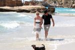 ibiza 1 mei 2012
Sonja Bakker met haar kinderen vader en vriend Jan en zijn dochter op vakantie op ibiza. Ook hun hondje hadden ze mee genomen.
Peter Smulders bv