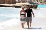 ibiza 1 mei 2012
Sonja Bakker met haar kinderen vader en vriend Jan en zijn dochter op vakantie op ibiza. Ook hun hondje hadden ze mee genomen.
Peter Smulders bv