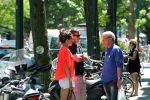 Amsterdam 25 mei 2012
Sven Kramer en zijn vriendin Naomi v As in gesprek met Jack Spijkerman op de cornelis schuytstraat.
Peter Smulders bv