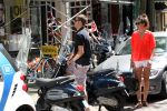 Amsterdam 25 mei 2012
Sven Kramer en zijn vriendin Naomi v As op de vespa scooter op de cornelis schuytstraat.
Peter Smulders bv