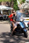 Amsterdam 25 mei 2012
Sven Kramer en zijn vriendin Naomi v As op de vespa scooter op de cornelis schuytstraat.
Peter Smulders bv