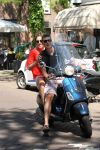 Amsterdam 25 mei 2012
Sven Kramer en zijn vriendin Naomi v As op de vespa scooter op de cornelis schuytstraat.
Peter Smulders bv