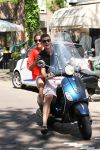 Amsterdam 25 mei 2012
Sven Kramer en zijn vriendin Naomi v As op de vespa scooter op de cornelis schuytstraat.
Peter Smulders bv
