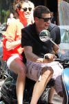 Amsterdam 25 mei 2012
Sven Kramer en zijn vriendin Naomi v As op de vespa scooter op de cornelis schuytstraat.
Peter Smulders bv
