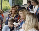 Lausanne, 17 en 18 Augustus 2012
Sylvie v d Vaart samen met de dames van het Nederlands elftal, Rafael v d Vaart en hun zoontje Damian v d Vaart
Foto Peter Smulders BV