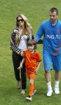 Lausanne, 17 en 18 Augustus 2012
Sylvie v d Vaart samen met de dames van het Nederlands elftal, Rafael v d Vaart en hun zoontje Damian v d Vaart
Foto Peter Smulders BV