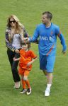 Lausanne, 17 en 18 Augustus 2012
Sylvie v d Vaart samen met de dames van het Nederlands elftal, Rafael v d Vaart en hun zoontje Damian v d Vaart
Foto Peter Smulders BV
