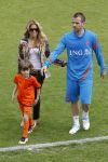 Lausanne, 17 en 18 Augustus 2012
Sylvie v d Vaart samen met de dames van het Nederlands elftal, Rafael v d Vaart en hun zoontje Damian v d Vaart
Foto Peter Smulders BV