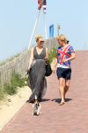 Zandvoort 24 mei 2012
Thomas Berge betrapt met zijn nieuwe vriendin Hollywood vrouw Myrthe Mylius
op het strand van Zandvoort.
Peter Smulders bv