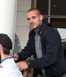 Amsterdam 4 juni 2012
Vertrek Nederlands elftal vanaf het Hilton hotel naar het EK in Oekraine en Polen. Wesley Sneijder met Nialaya armbanden
Peter Smulders bv