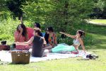 Amsterdam 23 mei 2012
Yolanthe Sneijder Cabau v Kasbergen met oa Lauretta Gerards en andere vrienden in het vondelpark.
Peter Smulders bv