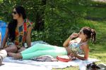 Amsterdam 23 mei 2012
Yolanthe Sneijder Cabau v Kasbergen met oa Lauretta Gerards en andere vrienden in het vondelpark.
Peter Smulders bv