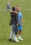Lausanne, 17 en 18 Augustus 2012
Yolanthe Sneijder-Cabau samen met de dames van het Nederlands elftal, Wesley Sneijder en Jessey Sneijder
Foto Peter Smulders BV