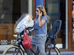 Amsterdam 4 juni 2013
Aafke de Wild met zoontje op de fiets.
Peter Smulders bv