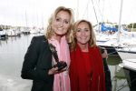 Muiden 10 juni 2013
Natasja Froger krijgt uit handen van Abgela Groothuizen de cosmoqueen award.
Peter Smulders bv