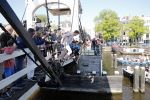 Amsterdam 7 juni 2013
Presentatie boek handboek voor vader van Beau v Erven Dorens. Hij springt samen met zijn zoons van de magere brug af in de amstel.
Peter Smulders bv