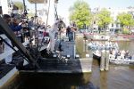 Amsterdam 7 juni 2013
Presentatie boek handboek voor vader van Beau v Erven Dorens. Hij springt samen met zijn zoons van de magere brug af in de amstel.
Peter Smulders bv