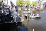 Amsterdam 7 juni 2013
Presentatie boek handboek voor vader van Beau v Erven Dorens. Hij springt samen met zijn zoons van de magere brug af in de amstel.
Peter Smulders bv