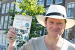 Amsterdam 7 juni 2013
Presentatie boek handboek voor vader van Beau v Erven Dorens. Hij springt samen met zijn zoons van de magere brug af in de amstel.
Peter Smulders bv