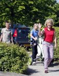 Almere 27 mei 2013
Berdien Stenberg met zoon op de golfbaan van Almeerder hout.
Peter Smulders bv