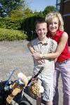 Almere 27 mei 2013
Berdien Stenberg met zoon op de golfbaan van Almeerder hout.
Peter Smulders bv