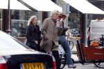 Amsterdam 13 april 2013
Boudewijn Poelmann met zijn vrouw op straat.
Peter Smulders bv